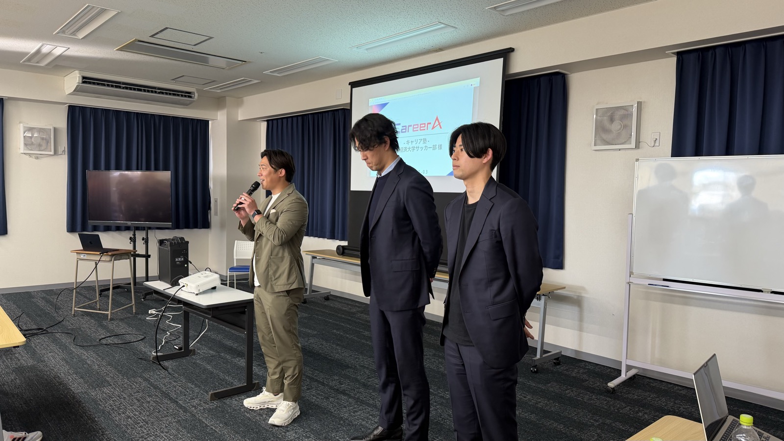 登壇する椎名・橋口・細田の3人